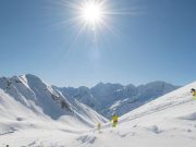 Sul ghiacciaio Presena si scia anche in primavera