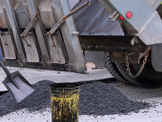Piove, in Loggia preparate badile e secchio di catrame…