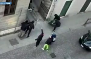 Rapine violente e risse in città: sette giovani arrestati