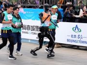 Cina: mezza maratona di Beijing E-Town e mezza maratona dei robot umanoidi a Pechino
