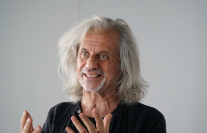 Comicità irriverente: Alessandro Bergonzoni al Teatro Santa Giulia