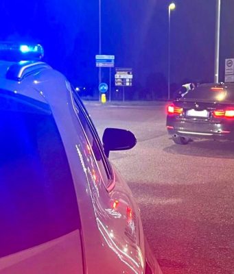 Auto a velocità folle in centro a Rezzato. A Bordo tre giovani con droga