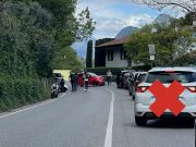 Frontale in via Europa a Salò. Feriti anche tre bambini