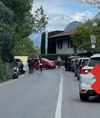 Frontale in via Europa a Salò. Feriti anche tre bambini