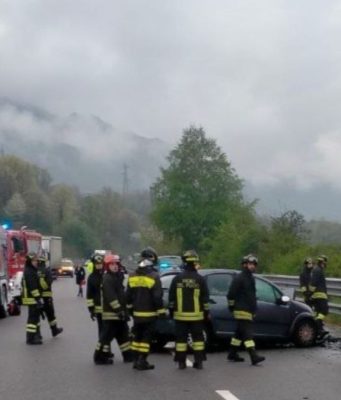 Frontale sulla Statale 42 a Braone. Una vittima e diversi feriti