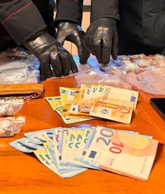Giovane arrestato a Vobarno con droga e contanti nello zaino