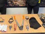 Guanti, passamontagna e arnesi da scasso in auto. Tre denunciati