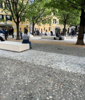 Piazzetta Monolo, un’oasi ombreggiata in centro storico