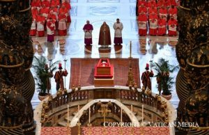 È il giorno dell’addio a Papa Francesco