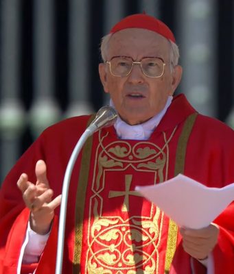 Addio a Francesco, il “Papa tra la gente”. Così l’ha ricordato il Cardinale Re