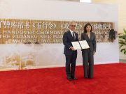 Cina: museo USA restituisce antichi volumi manoscritti su seta del periodo degli Stati combattenti