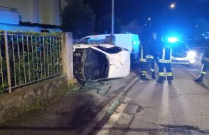 Erano fuggiti dopo un incidente. Alla guida un minorenne