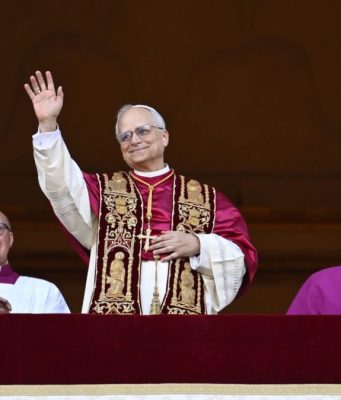 “La pace sia con tutti voi”. Le prime parole di Leone XIV