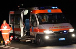 Non si ferma all’alt e si schianta. Morto un motociclista