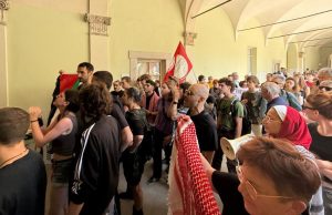 Tajani a Brescia. Dura contestazione dei ProPal in università