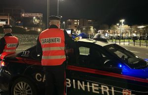 Tentano di disfarsi della droga. Arrestati alla stazione di Darfo-Corna