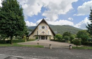 Tentano il colpo in chiesa. Identificati grazie al tatuaggio di Diabolik