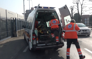 Esce di strada con la moto, 67enne in gravi condizioni