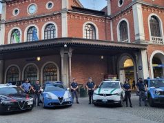 Maxi controlli in stazione: 340 persone identificate, 8 espulse
