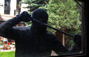 Furti in abitazione nel nord Italia. Tre arresti al casello