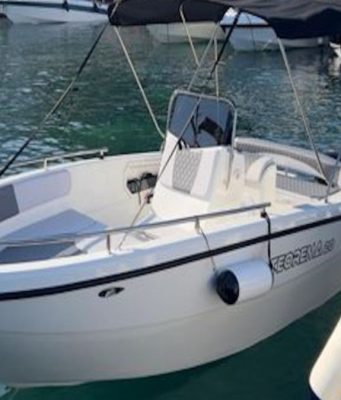 Si tuffano e non riemergono. Salvati da un’altra imbarcazione