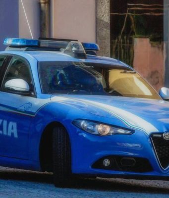 Tenta di gettarsi da un ponte. La Polizia salva un ragazzo