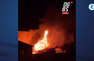 Palazzolo, la grigliata finisce male: in fiamme tre garage e due auto