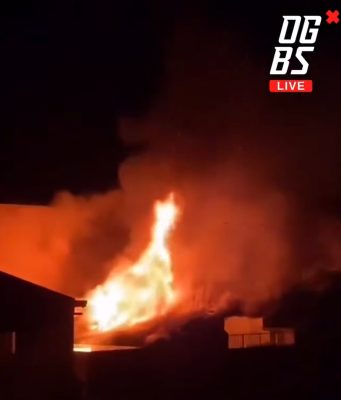 Palazzolo, la grigliata finisce male: in fiamme tre garage e due auto