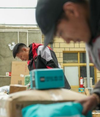 Cina: consegnati +100 mld pacchi nel 2025