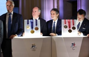 Italia: svelate medaglie Milano-Cortina 2026 con design a due metà