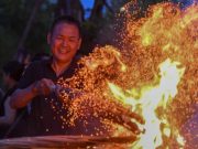 Cina: celebrazioni per un festival delle torce nello Yunnan