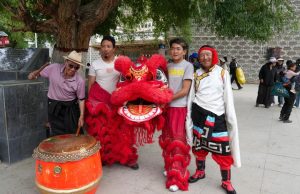 Cina: Xizang, danza del leone a Qamdo