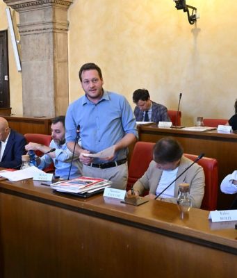Centrodestra dopo il caso Pedrini, “L’arte non va filtrata dalla politica”