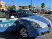 Desenzano, con un coltello minaccia i turisti: 31enne bloccato