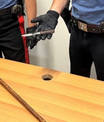 Rissa con tondino di ferro e coltello. Due denunciati
