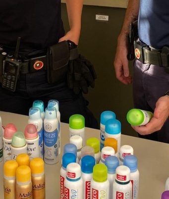 Ruba 650 euro di deodoranti: denunciato lui e il ricettatore