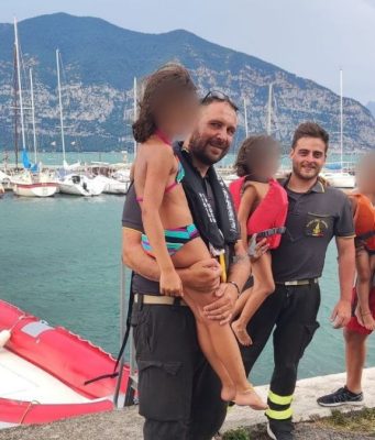 Salvata una famiglia bloccata sul pedalò durante una lagheggiata