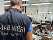 Scoperta azienda tessile con sei lavoratori in nero e dormitori