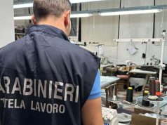 Scoperta azienda tessile con sei lavoratori in nero e dormitori