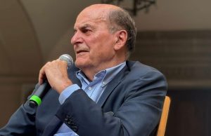 Valverde, è il giorno di Bersani con “Chiedimi chi erano i Beatles”