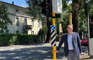 Via Turati, al via la sperimentazione del semaforo pedonale