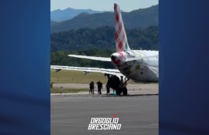 Tragedia a Orio: muore risucchiato dal motore di un aereo