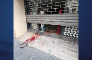 Tentano il furto, ma rimangono intrappolati e devastano il negozio