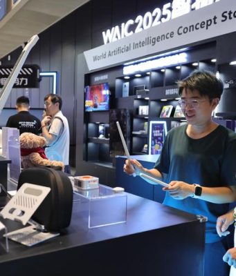 Cina: area espositiva della Conferenza mondiale sull’IA a Shanghai