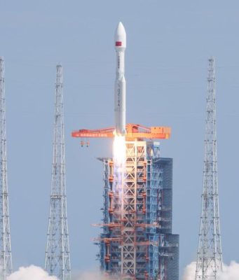 Cina: Hainan, lanciati satelliti in orbita terrestre bassa