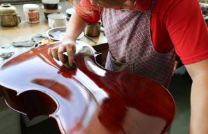 Cina: Henan, Queshan sviluppa industria di strumenti musicali