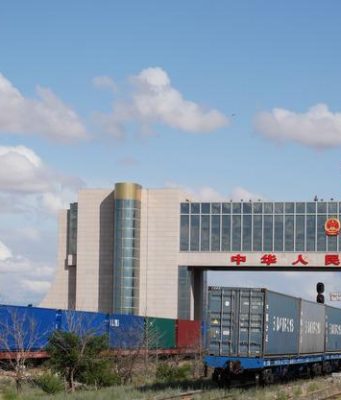 Cina: porto terrestre al confine con la Mongolia, gestisce 20.000 treni merci Cina-Europa