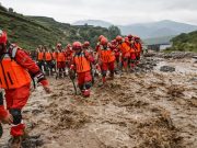 Cina: sforzi di soccorso dopo esondazioni di torrenti montani nel Gansu
