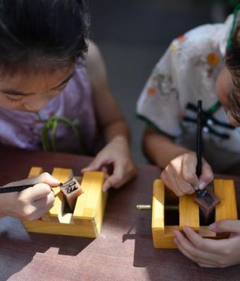 Cina: bambini provano diverse attività durante vacanze estive