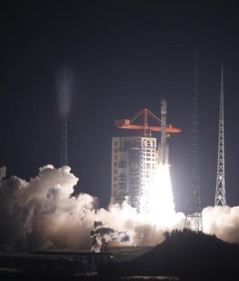 Cina: lanciato gruppo di satelliti in orbita terrestre bassa